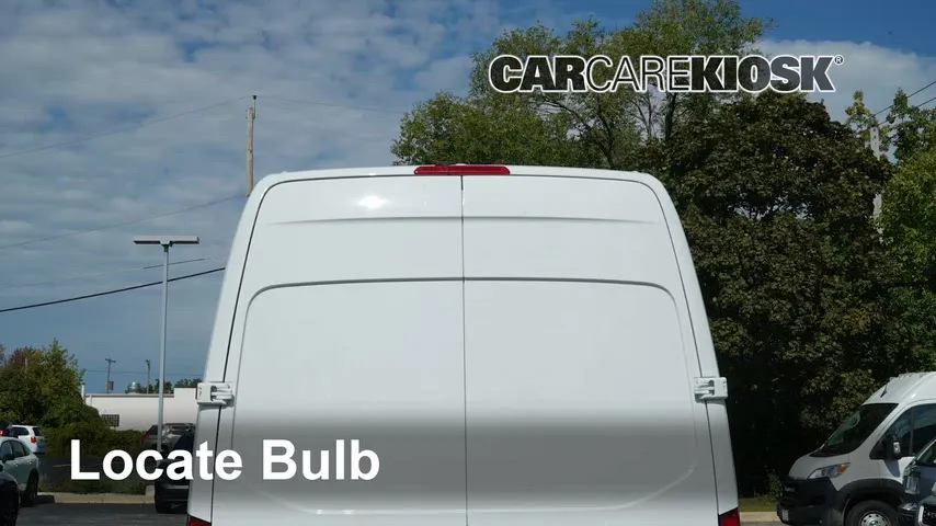 2024 Mercedes-Benz Sprinter 2500 2.0L 4 Cyl. Turbo Diesel Éclairage Feu de freinage central (remplacer l'ampoule)